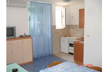 Croaţia Privát Pula, Exteriorul